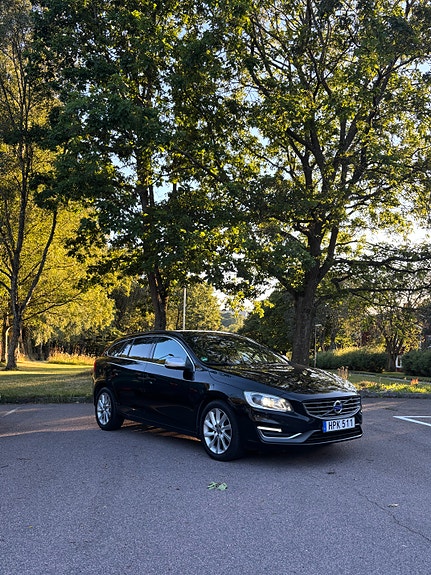 Volvo V60 2 of 12