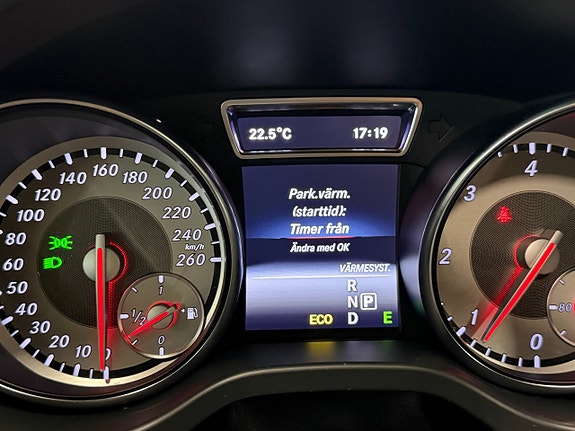 Mercedes-Benz CLA220 18 of 30