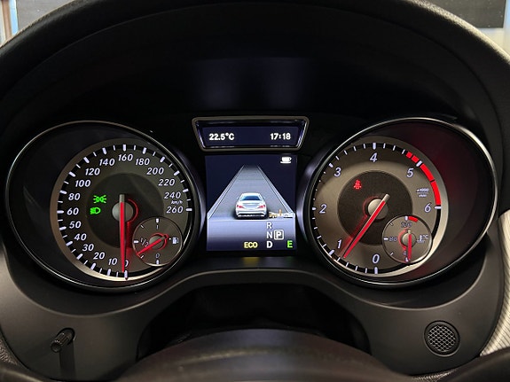 Mercedes-Benz CLA220 16 of 30