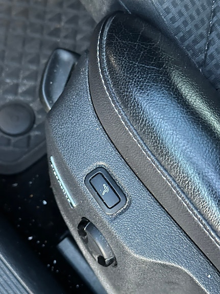 Volkswagen Golf VII 3 of 7