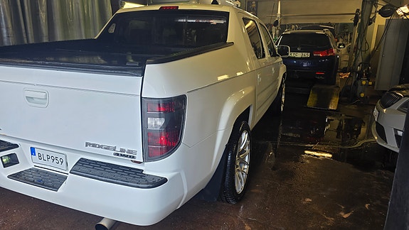 Honda Ridgeline 2 of 7