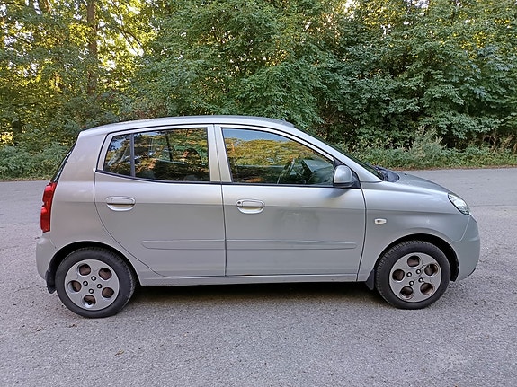 Kia Picanto 8 of 13