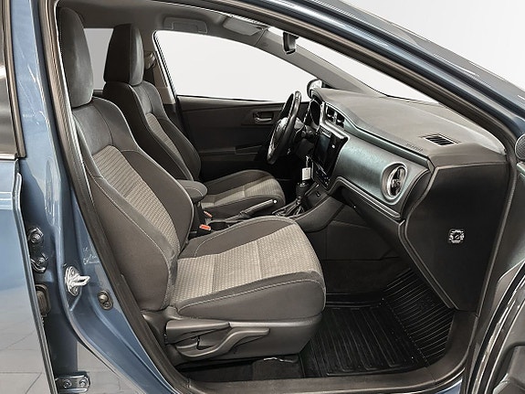 Toyota Auris 13 of 23