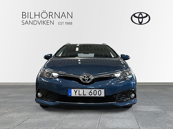 Toyota Auris 12 of 23
