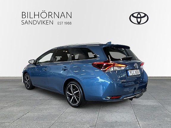 Toyota Auris 5 of 23