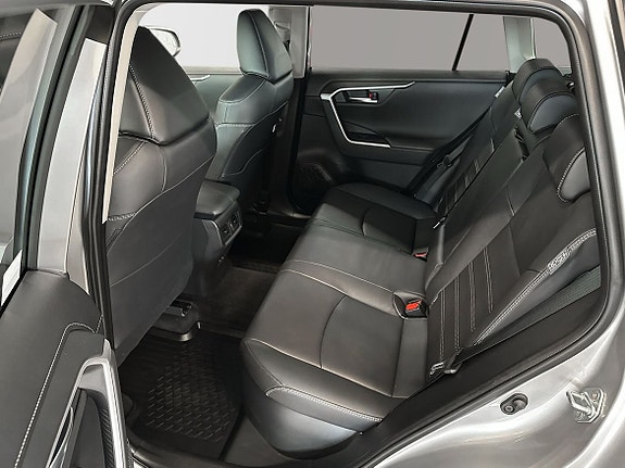 Toyota RAV4 13 of 21