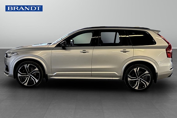 Volvo XC90 2 of 12