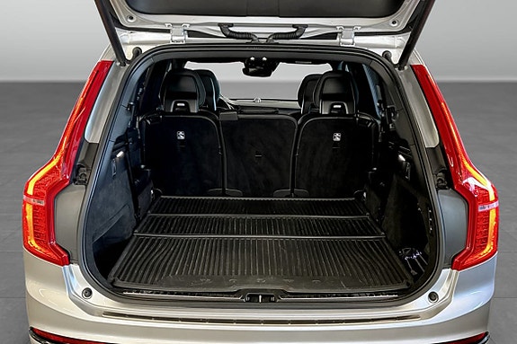 Volvo XC90 11 of 12