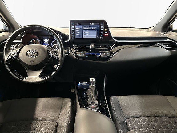 Toyota C-HR 18 of 23