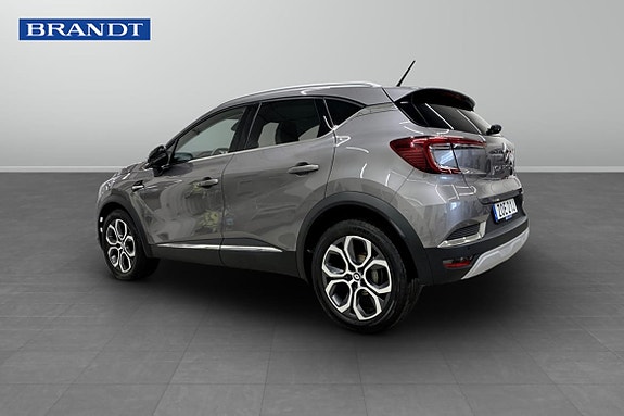 Renault Captur 2 of 9