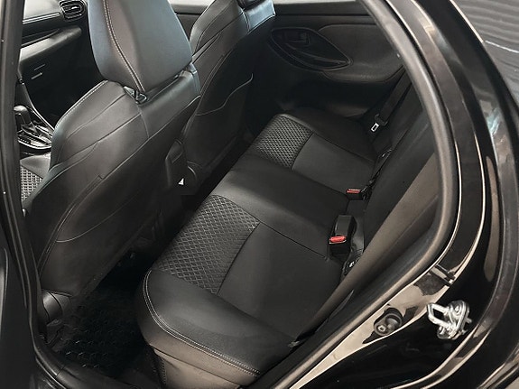 Toyota Yaris 8 of 11