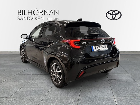 Toyota Yaris 3 of 11