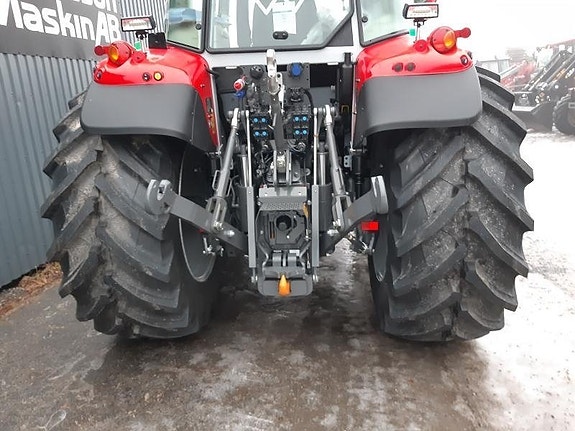 Massey Ferguson 5S.145 DYNA-6 3 of 5