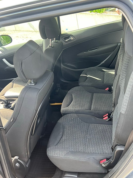 Peugeot 308 SW 7 of 9