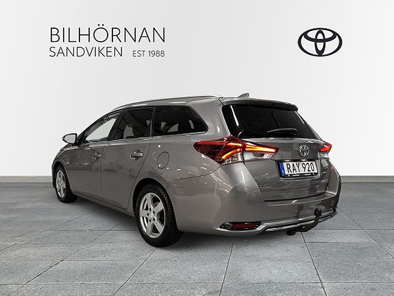 Toyota Auris 2 of 11