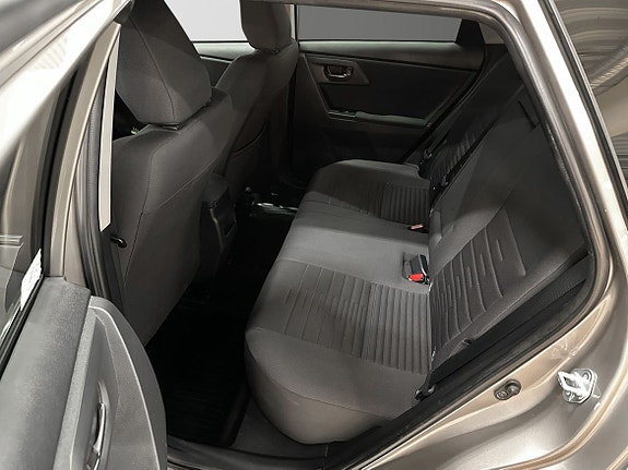 Toyota Auris 7 of 11
