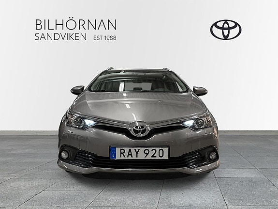 Toyota Auris 5 of 11