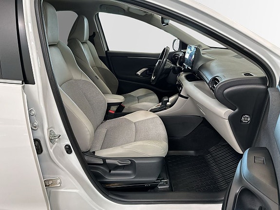 Toyota Yaris 14 of 23