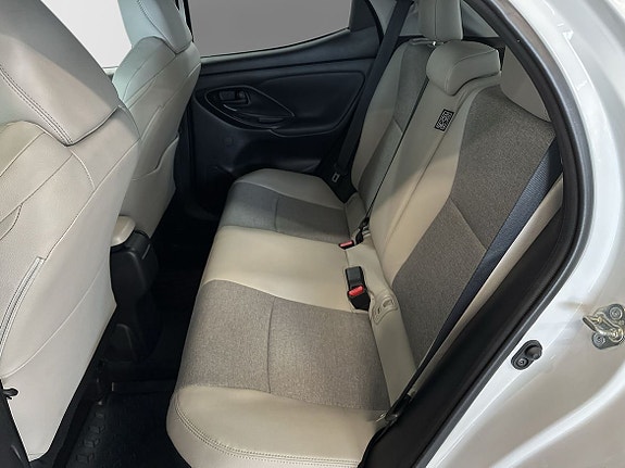 Toyota Yaris 16 of 23