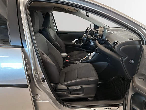 Toyota Yaris 8 of 13