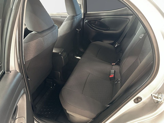 Toyota Yaris 9 of 13