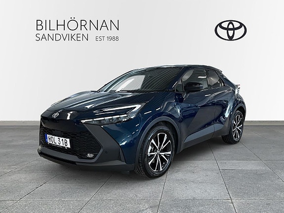 Toyota C-HR 2 of 21