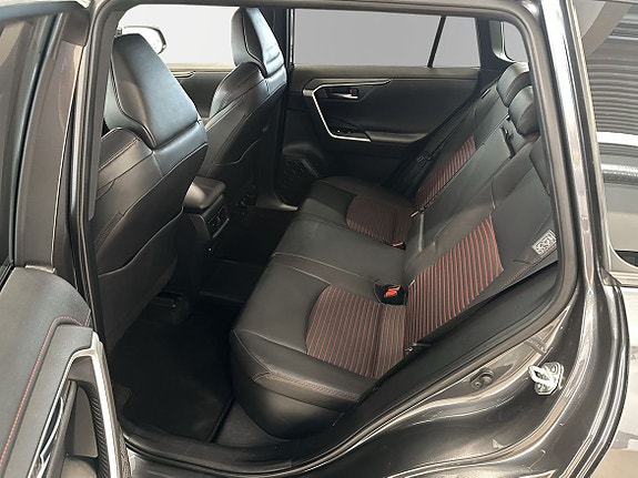 Toyota RAV4 9 of 13