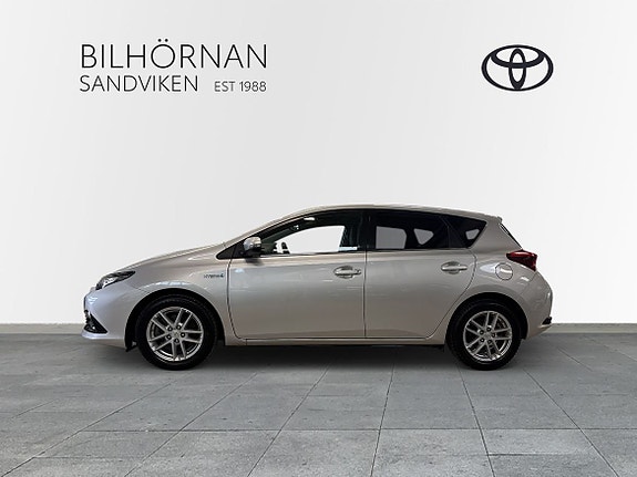 Toyota Auris 7 of 22