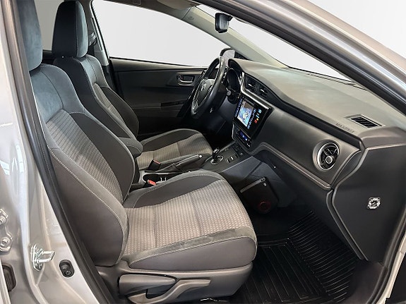 Toyota Auris 14 of 22