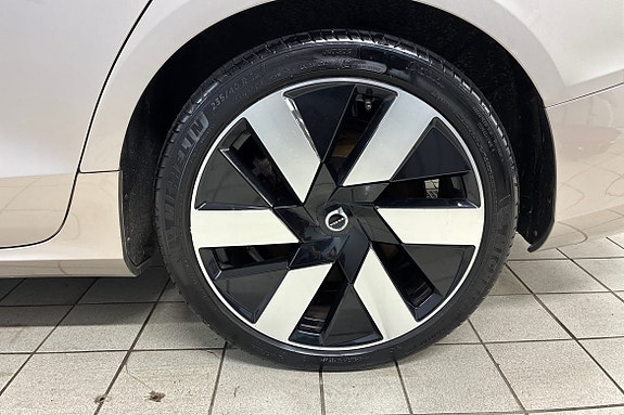 Volvo V60 17 of 22