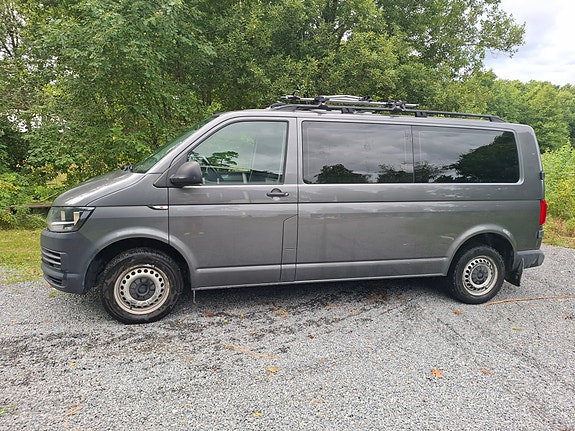 Volkswagen Caravelle 2 of 9