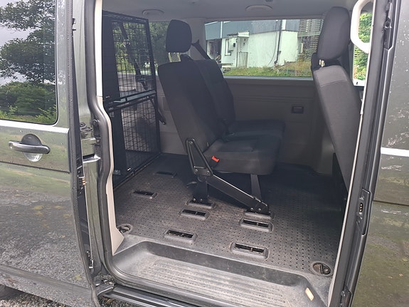 Volkswagen Caravelle 6 of 9