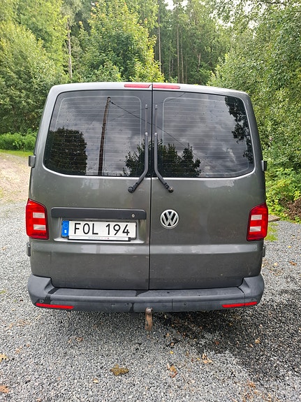 Volkswagen Caravelle 4 of 9