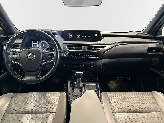 Lexus UX250h 8 of 11