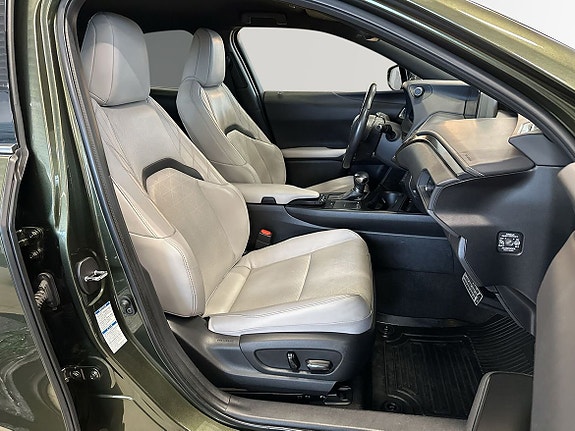 Lexus UX250h 6 of 11
