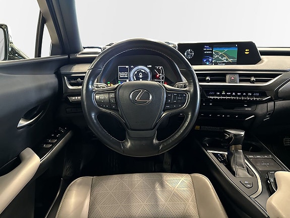 Lexus UX250h 9 of 11
