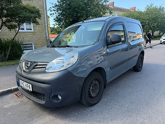 Nissan NV250 2 of 5