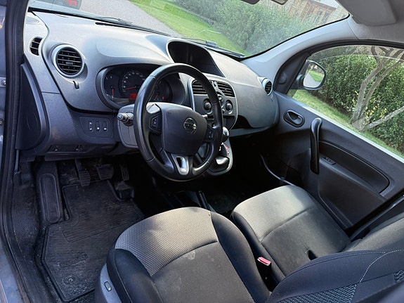 Nissan NV250 5 of 5
