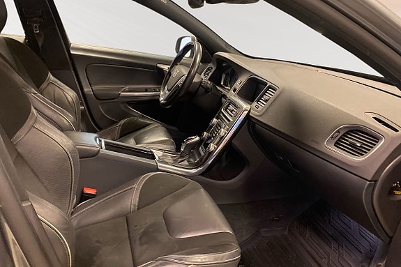 Volvo V60 10 of 29