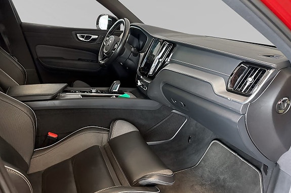Volvo XC60 10 of 30