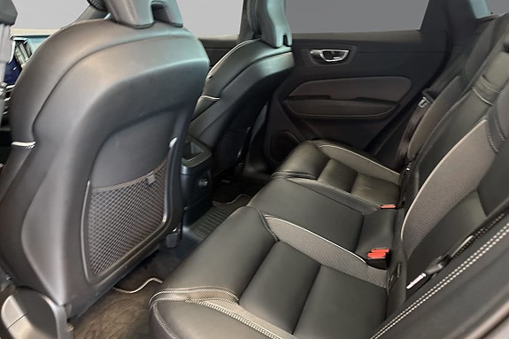 Volvo XC60 8 of 30
