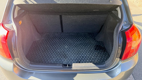 Toyota Corolla 8 of 16