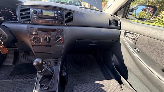 Toyota Corolla 11 of 16