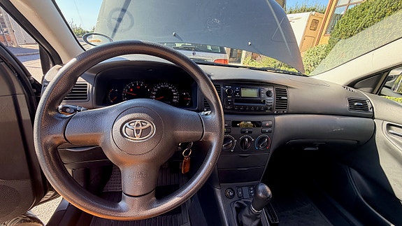 Toyota Corolla 10 of 16