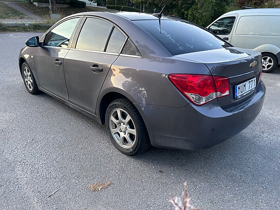 Chevrolet Cruze 4 of 5