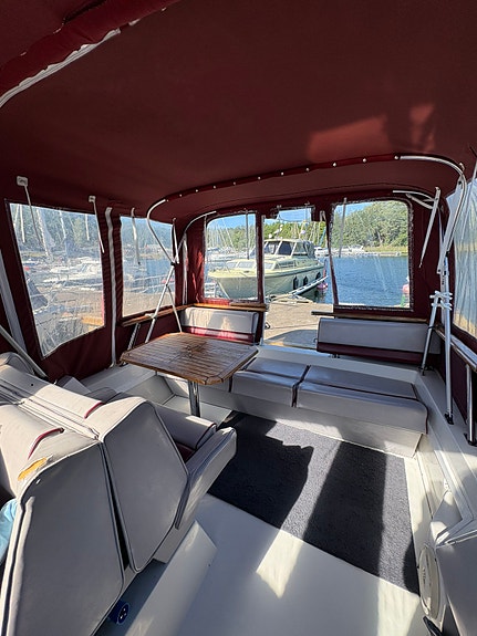 Regal Ambassador 255 XL 3 of 13