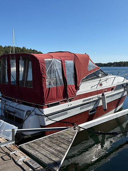 Regal Ambassador 255 XL 2 of 13
