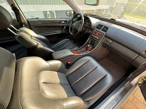 Mercedes-Benz CLK430 5 of 12