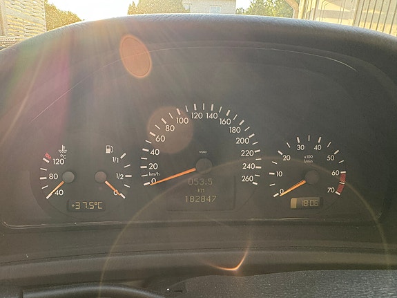 Mercedes-Benz CLK430 9 of 12