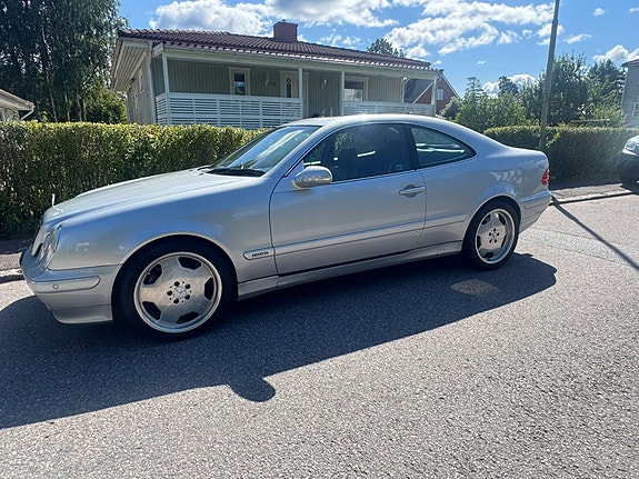 Mercedes-Benz CLK430 2 of 12